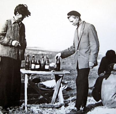 Когда приезжали трудиться в колхоз, главным заводилой был Лешка. Так Леонида Даниловича называли друзья.